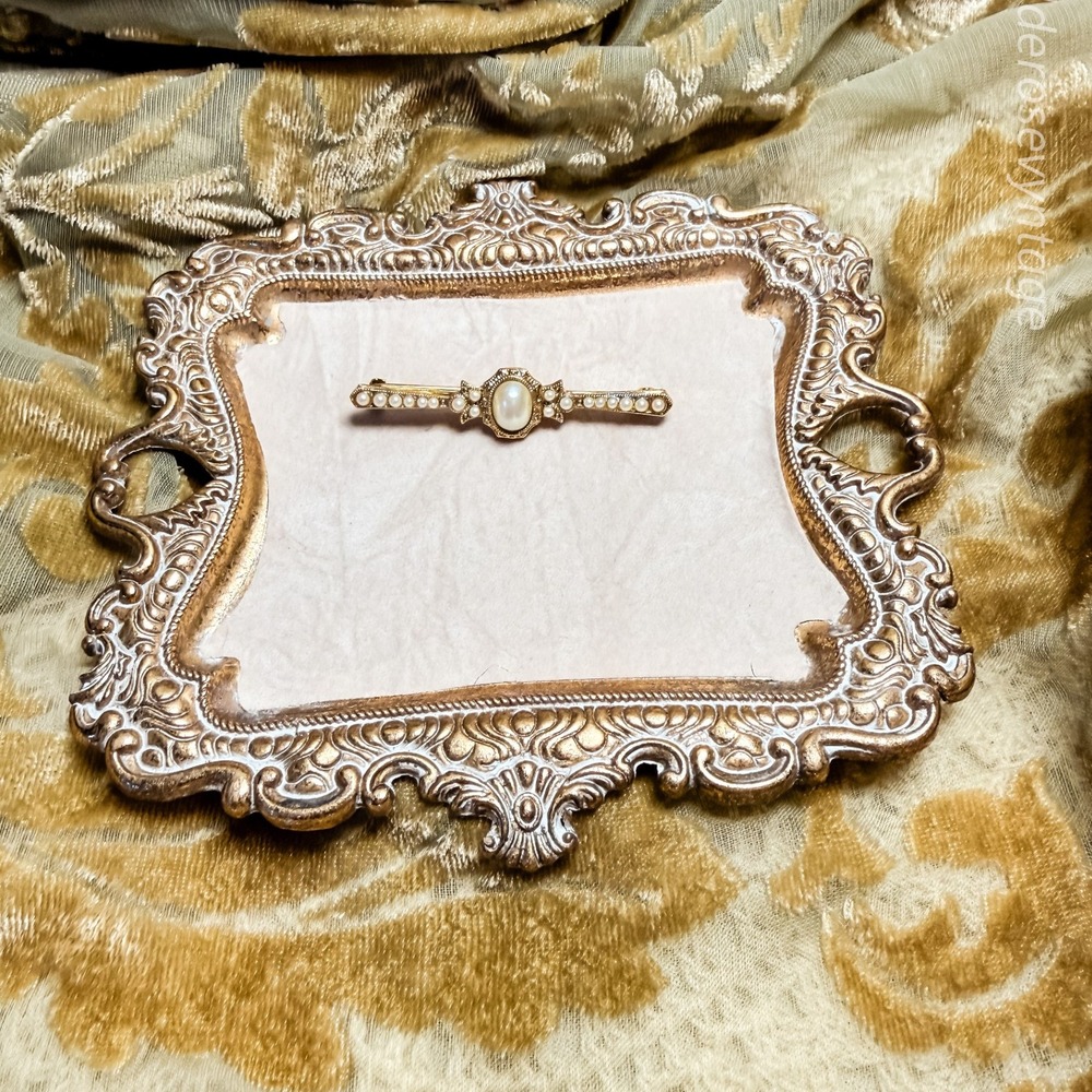 Gold‎ and Pearl Bar Brooch